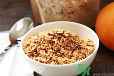 吃燕麥片有什么好處？燕麥片吃了對人的好處有哪些？