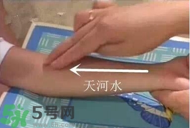 積食發(fā)燒怎么推拿？積食發(fā)燒推拿手法圖解