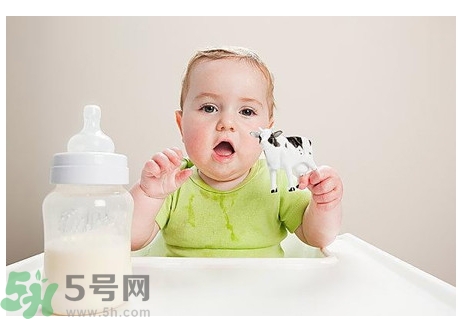 積食發(fā)燒可以喝牛奶嗎？積食發(fā)燒可以喝酸奶嗎？