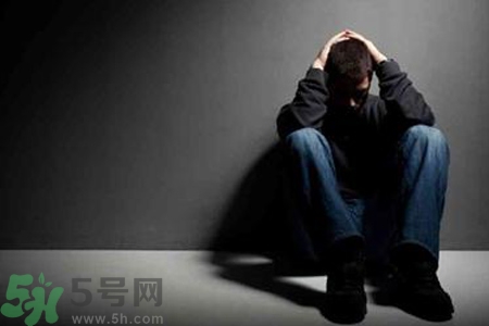 抑郁癥的表現(xiàn)有哪些？抑郁癥和遺傳有關(guān)系嗎？