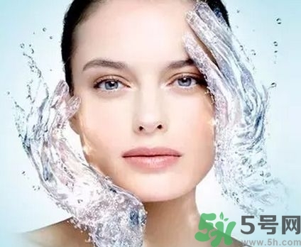 秋季補(bǔ)水效果好的護(hù)膚品有哪些？秋季補(bǔ)水的重要性