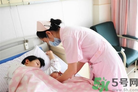 怎樣科學(xué)坐月子？坐月子是選擇傳統(tǒng)式還是科學(xué)式？