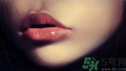 孕婦嘴唇干裂脫皮怎么回事？孕婦嘴唇干裂脫皮是缺什么