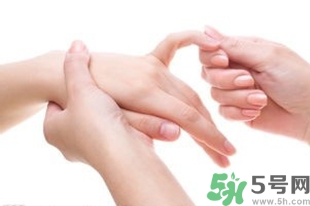 手干裂可以用蘆薈膠嗎？手干裂怎么辦？