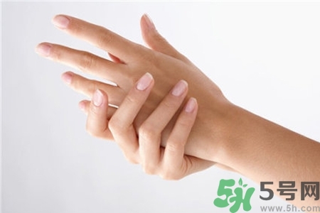 手干裂可以吃維生素嗎？手干裂吃什么樣的維生素？