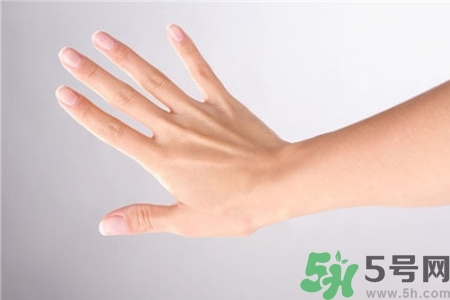 手干裂口子怎么回事？手干裂口子怎么辦？