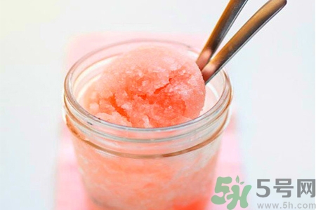 吃冰可以治療感冒嗎？喉嚨痛可以吃冰淇淋嗎？
