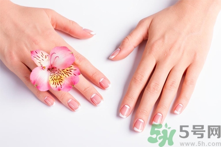 手部如何護(hù)理？秋季怎樣預(yù)防皮膚干燥？
