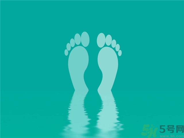 腳拇指外翻遺傳嗎？腳拇指外翻怎么矯正？