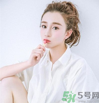 皮膚不白的人染什么顏色的頭發(fā)？頭發(fā)顏色怎么選擇？
