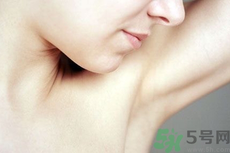 女性腋下刺痛怎么回事？腋下刺痛怎么辦？