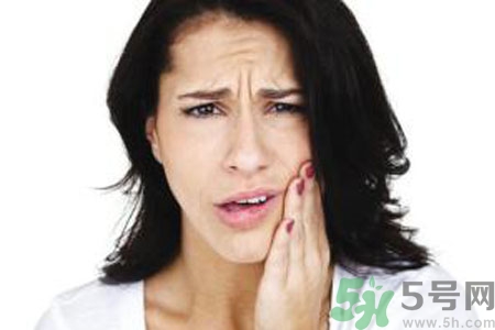 懷孕口腔潰瘍?cè)趺椿厥?？懷孕口腔潰瘍?cè)趺崔k？