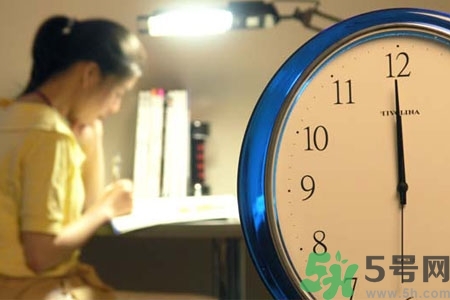熬夜對(duì)青少年有什么影響？熬夜對(duì)青少年的危害是什么？