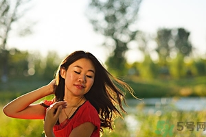 掉頭發(fā)用什么洗發(fā)水最好？掉頭發(fā)用什么洗發(fā)水好？