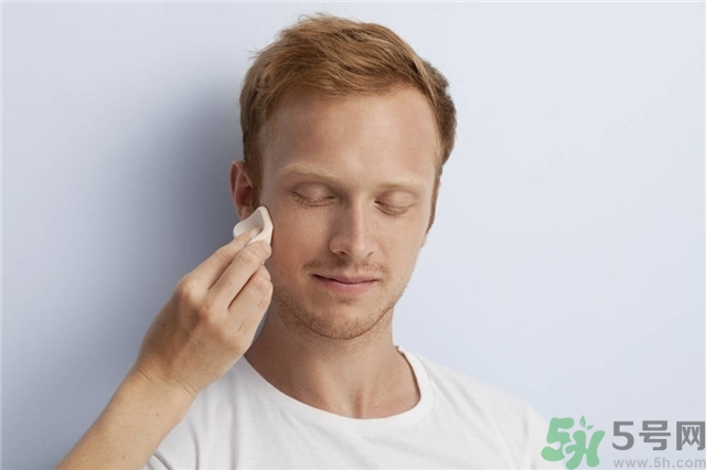 皮膚差的男生怎么洗臉？皮膚差的男生晨起不能用清水洗臉