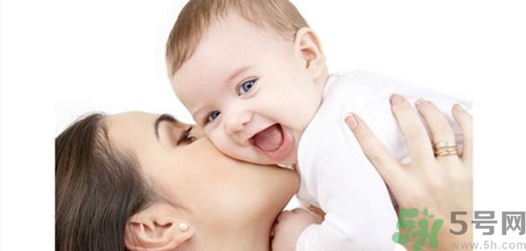 母乳喂養(yǎng)的好處有哪些？母乳喂養(yǎng)怎么知道寶寶吃飽了沒？