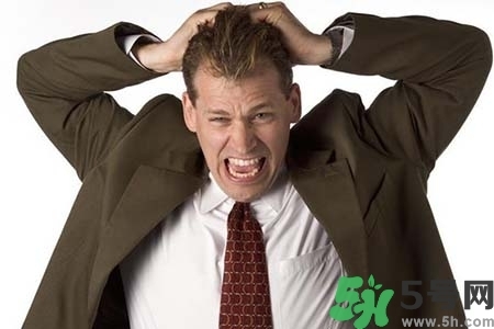 頭發(fā)油膩掉發(fā)怎么辦？頭發(fā)油膩掉發(fā)怎么回事？