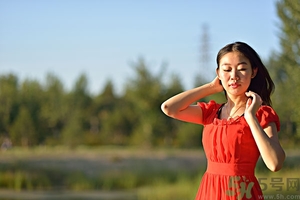 頭發(fā)枯黃稀少怎么辦？頭發(fā)又黃又少怎么辦？