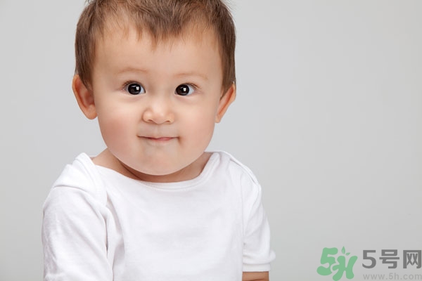 寶寶掉頭發(fā)是什么原因？寶寶掉頭發(fā)是怎么回事？