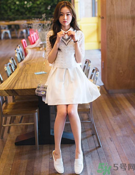 十月份可以穿裙子嗎？十月份穿什么衣服合適？
