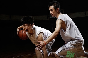 打籃球崴腳了怎么快速恢復(fù)？打籃球腳崴了腫了怎么辦？