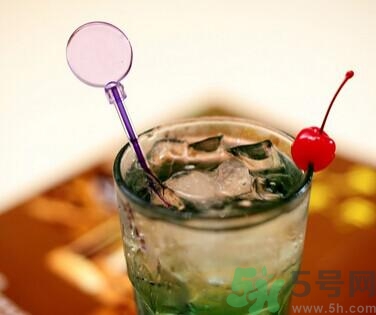孕婦能喝碳酸飲料嗎？孕婦喝碳酸飲料對胎兒有影響嗎？