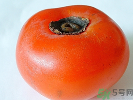 新鮮柿子皮可以吃嗎？吃了柿子皮怎么辦？