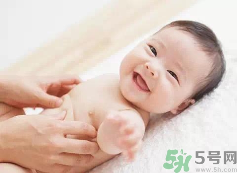 新生兒肚臍眼出血怎么辦？新生兒肚臍脫落會疼嗎？