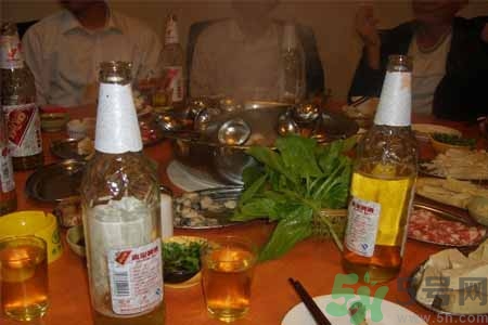 吃火鍋喝啤酒會胖嗎？吃火鍋喝啤酒胖了怎么辦？