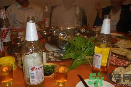 吃火鍋能喝啤酒嗎？吃火鍋喝啤酒對(duì)身體好嗎？