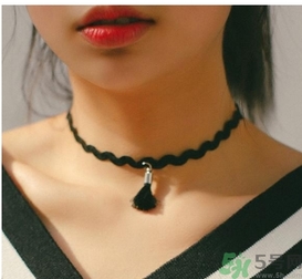 choker項(xiàng)鏈怎么搭配衣服？choker蕾絲項(xiàng)鏈搭配