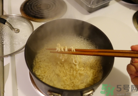 辛拉面是哪個國家的？辛拉面怎么煮好吃？