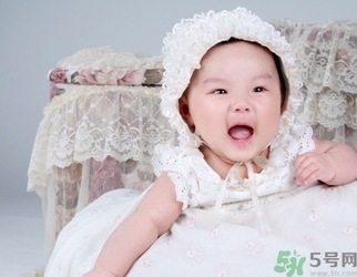 寶寶睡覺翻來覆去是怎么回事？寶寶睡覺喜歡亂動(dòng)怎么辦？