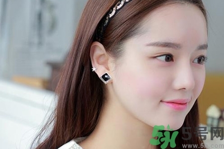 打耳洞的注意事項(xiàng)有哪些？女生打耳洞前需要注意什么？