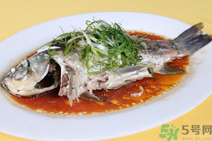 鯽魚死了一夜能吃嗎？鯽魚死了一天能吃嗎？