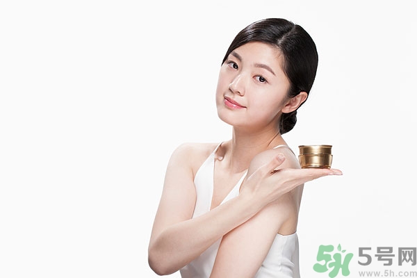 保濕霜什么時(shí)候用？保濕霜怎么用？