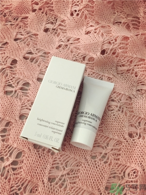 阿瑪尼黑鑰匙至臻奐顏精華乳怎么樣？阿瑪尼黑鑰匙精華乳好用嗎？