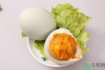 鴨蛋不能和什么一起吃？鴨蛋不能與什么食物同食？