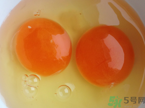 雞蛋黃發(fā)紅是怎么回事？雞蛋黃發(fā)紅可以吃嗎？
