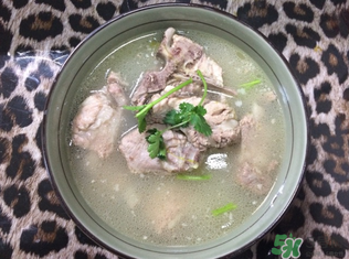 煮排骨用涼水還是熱水？燉排骨用熱水好還是涼水好？