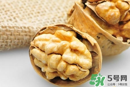 吃核桃可以長頭發(fā)嗎？吃核桃對長頭發(fā)有用嗎？