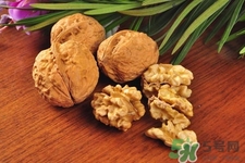 吃核桃可以喝茶嗎？吃核桃喝茶會(huì)中毒嗎？