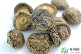 干香菇和鮮香菇的區(qū)別？干香菇和鮮香菇哪個好？