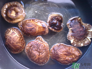 干香菇用什么水泡？干香菇用熱水還是冷水泡？