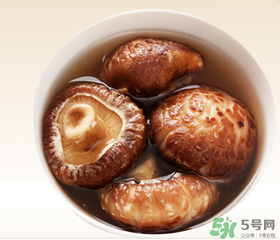 干香菇用什么水泡？干香菇用熱水還是冷水泡？