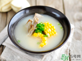 排骨湯為什么是白色的？排骨湯怎么熬成乳白色的？