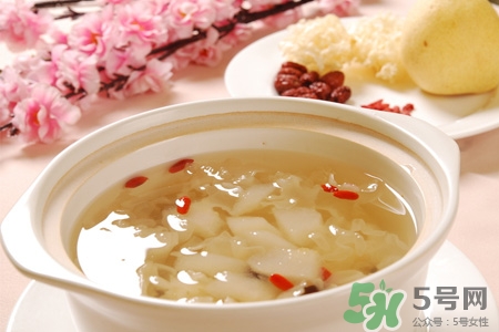 銀耳紅棗湯能隔夜吃嗎？銀耳紅棗湯一天中什么時候喝最好？