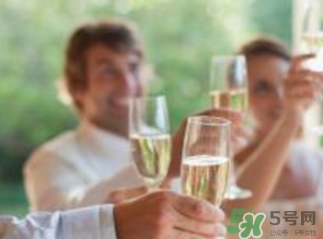 帶牙套能喝酒嗎？帶牙套可不可以喝酒？
