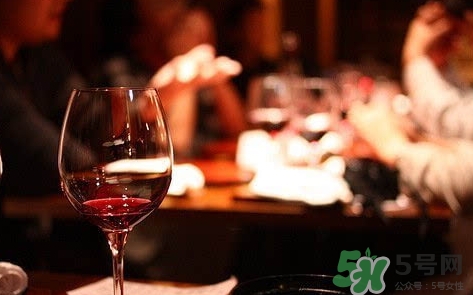 帶牙套能喝酒嗎？帶牙套可不可以喝酒？