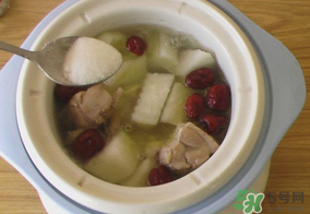 雞肉可以和白蘿卜一起燉湯嗎？雞肉和白蘿卜能一起吃嗎？